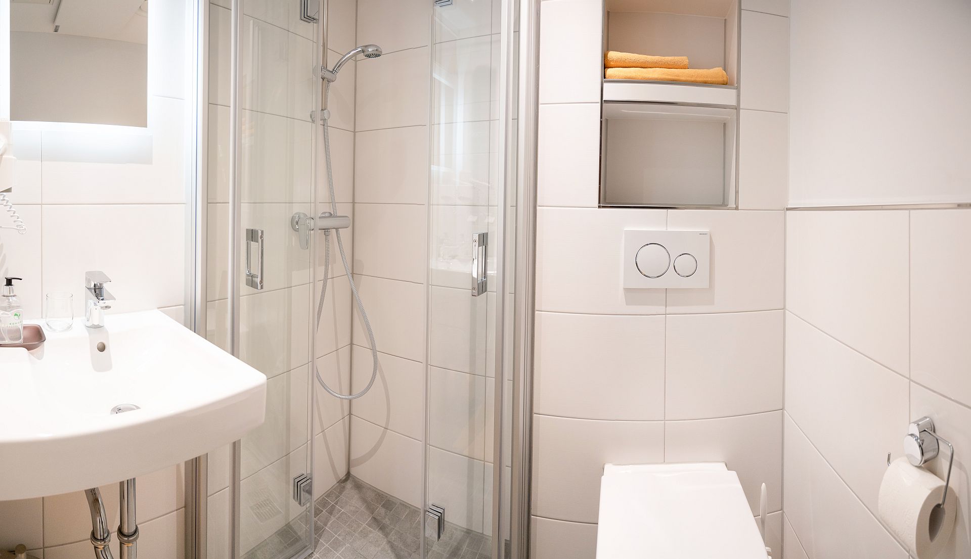 Hotel Garni: Bad mit Dusche